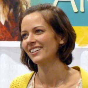 Photo of Amy Acker