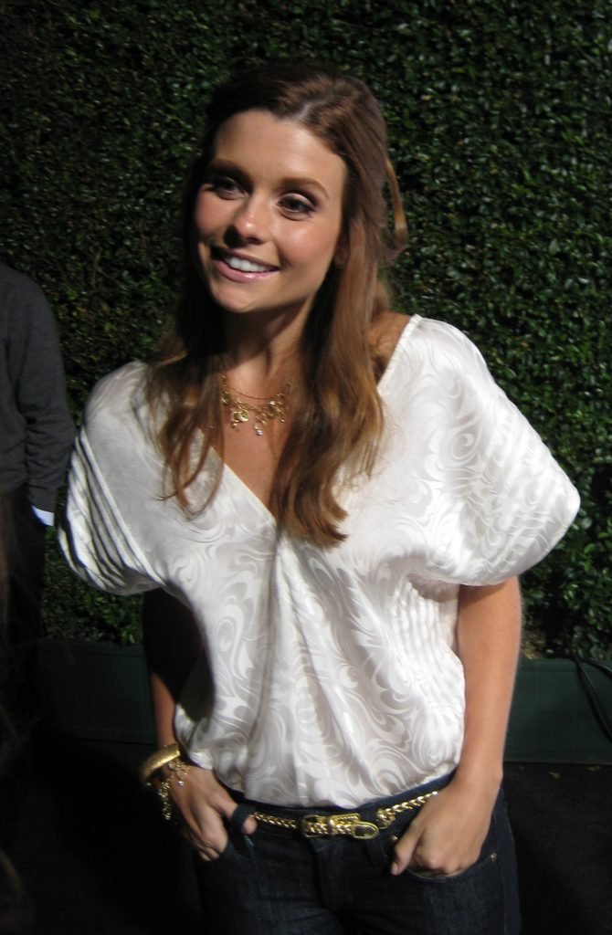 Photo of JoAnna Garcia