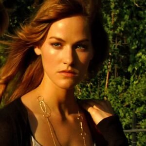 Photo of Kelly Overton (actress)