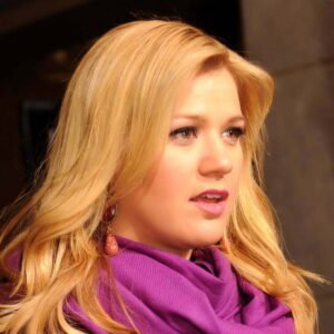 Photo of Kelly Clarkson