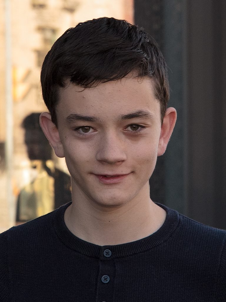 Photo of Lewis MacDougall