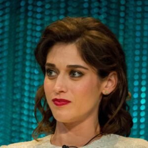 Photo of Lizzy Caplan
