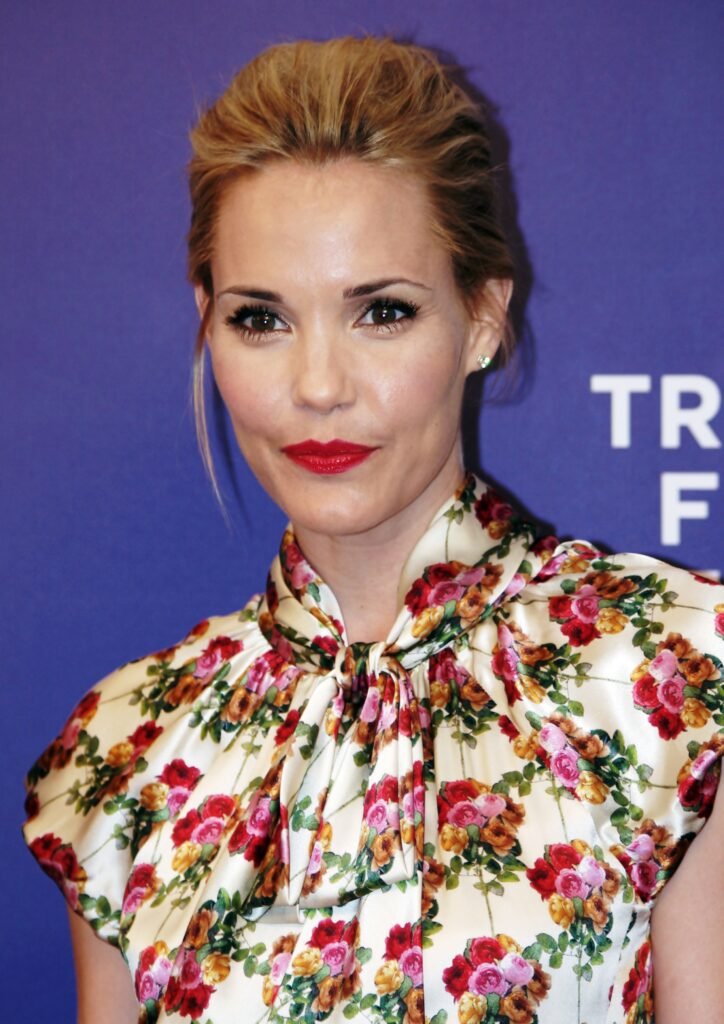 Photo of Leslie Bibb