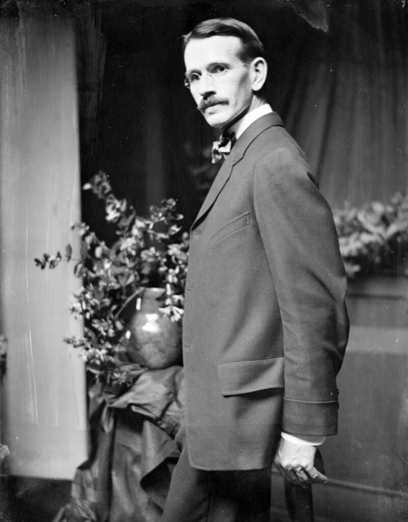 Photo of Arthur Bowen Davies