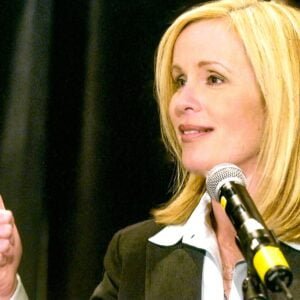 Photo of Elisabeth Leamy