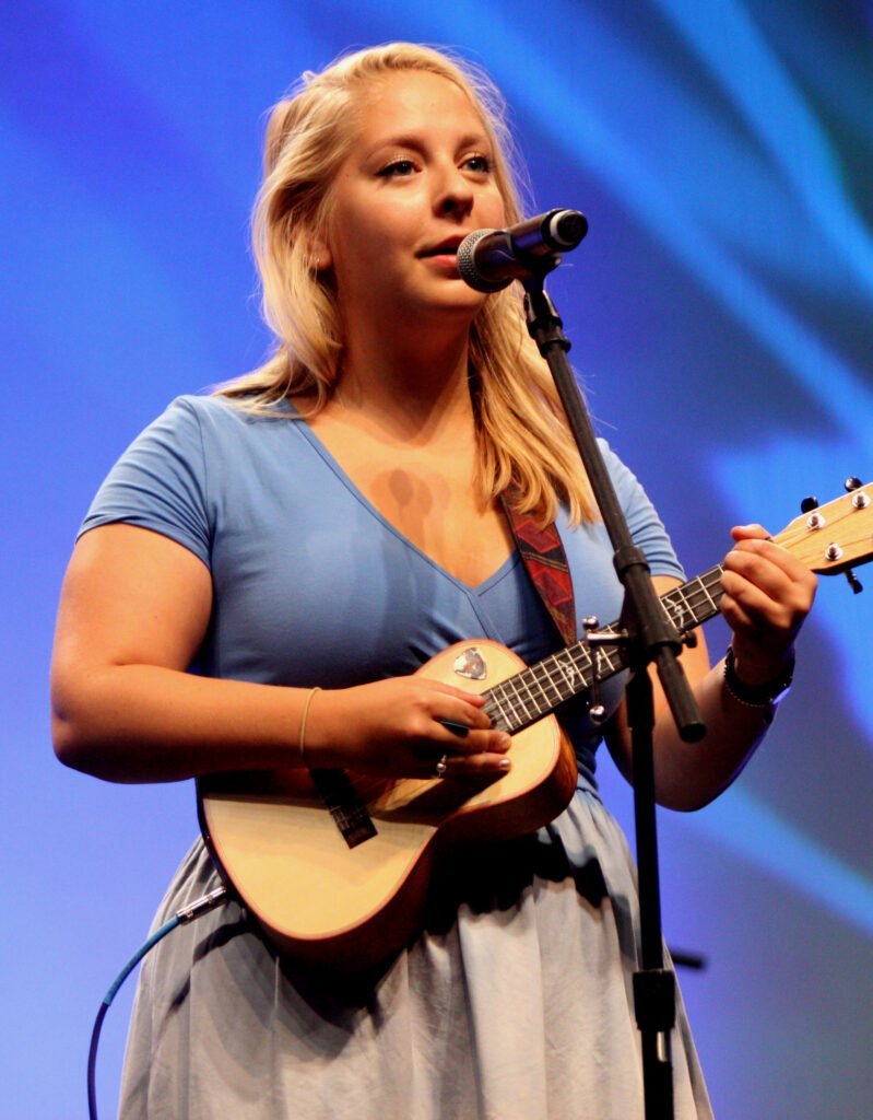Photo of Julia Nunes