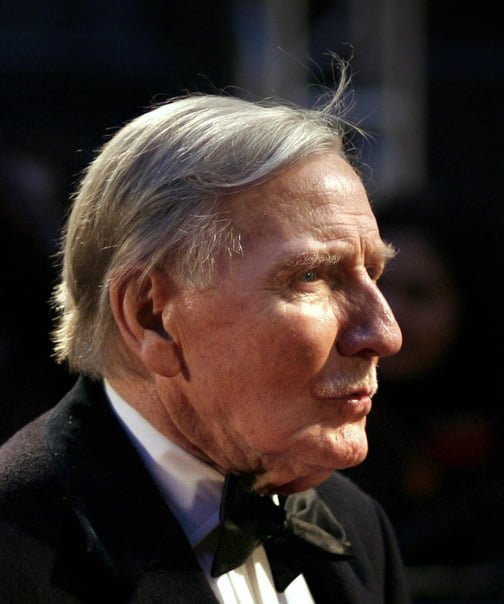 Photo of Leslie Phillips