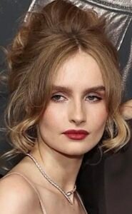 Photo of Olivia DeJonge