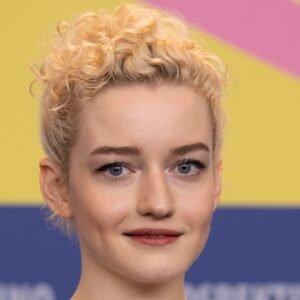 Photo of Julia Garner