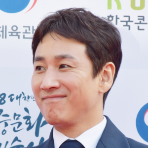 Photo of Lee Sun-kyun