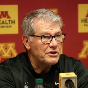 Photo of Geno Auriemma